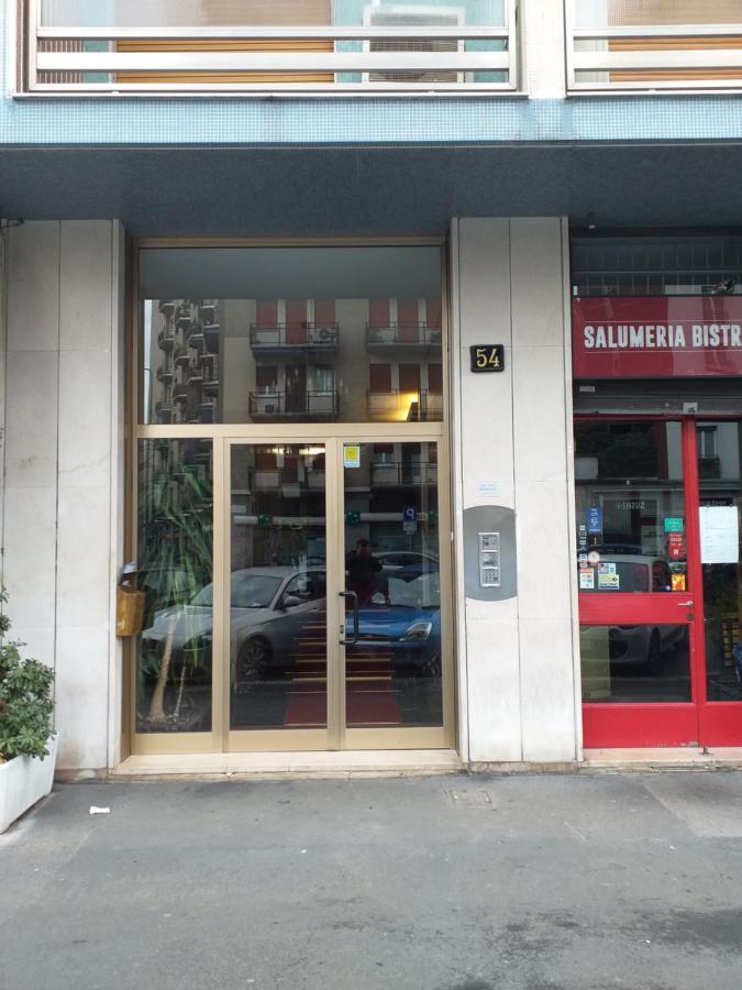 Meta Italy Da Enzo Lägenhet Milano Exteriör bild